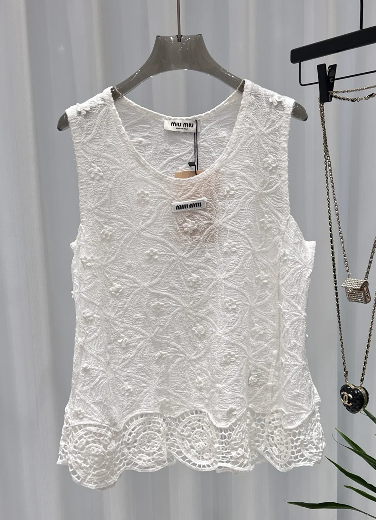 Miu Miu Women’s Pure White 3D Floral Embroidery Lace Round Neck Sleeveless Tank Top