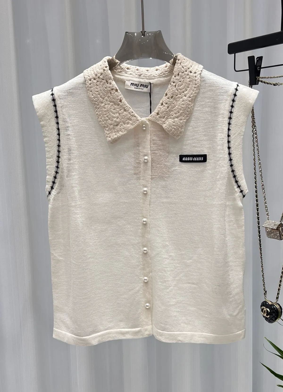 Miu Miu Women’s Cream Linen Blend Lace Peter Pan Collar Sleeveless Knit Vest Two Piece Pleated Skirt Set